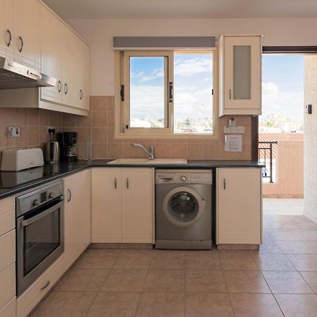 Royal Seacrest Crown-Jewel, 2B, Pools, Sea, Center Appartement Paphos Buitenkant foto