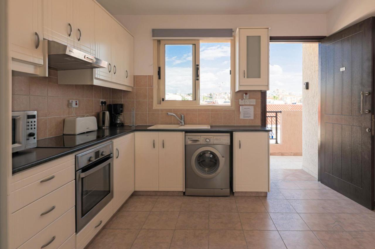 Royal Seacrest Crown-Jewel, 2B, Pools, Sea, Center Appartement Paphos Buitenkant foto