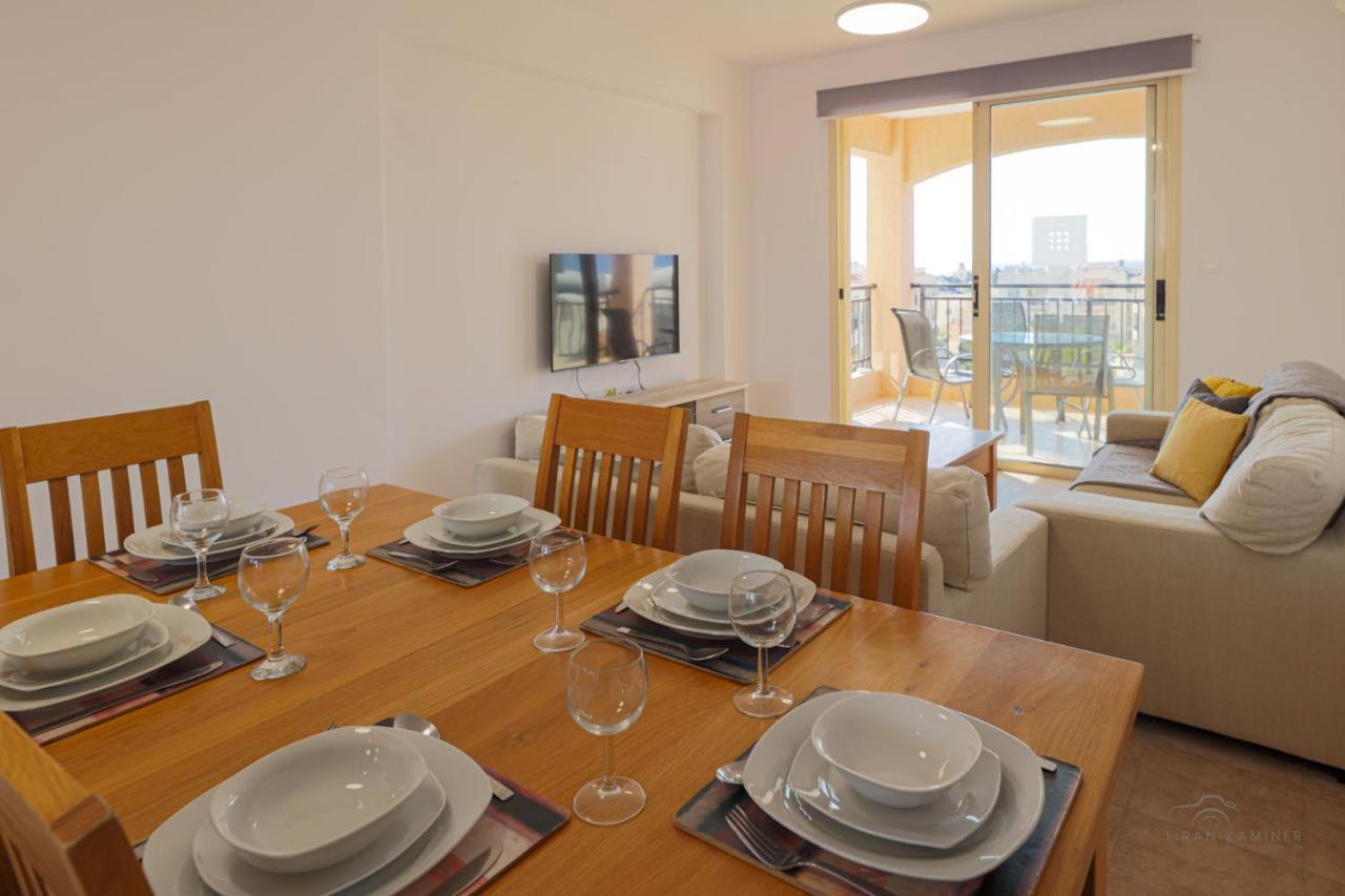 Royal Seacrest Crown-Jewel, 2B, Pools, Sea, Center Appartement Paphos Buitenkant foto