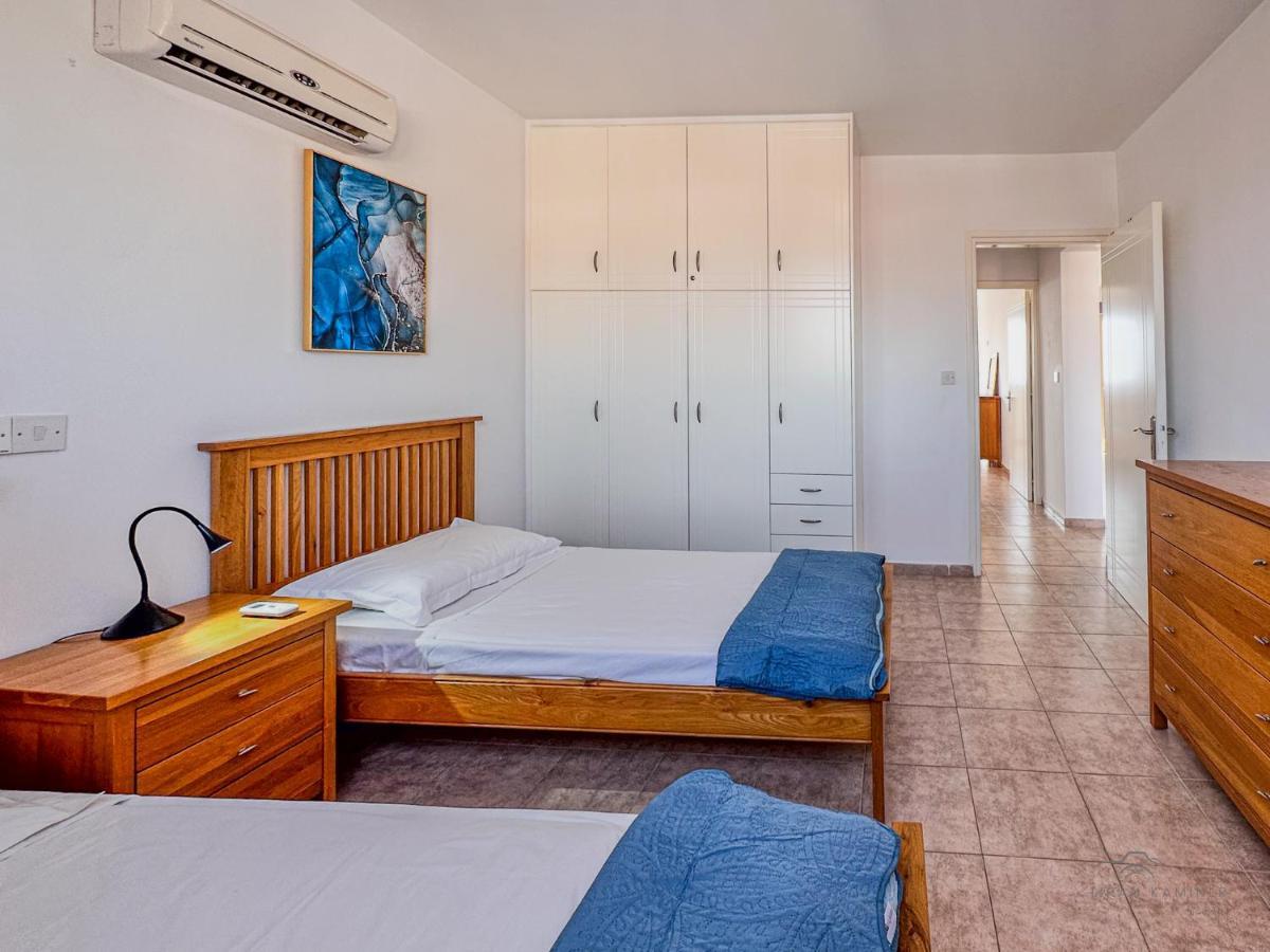 Royal Seacrest Crown-Jewel, 2B, Pools, Sea, Center Appartement Paphos Buitenkant foto
