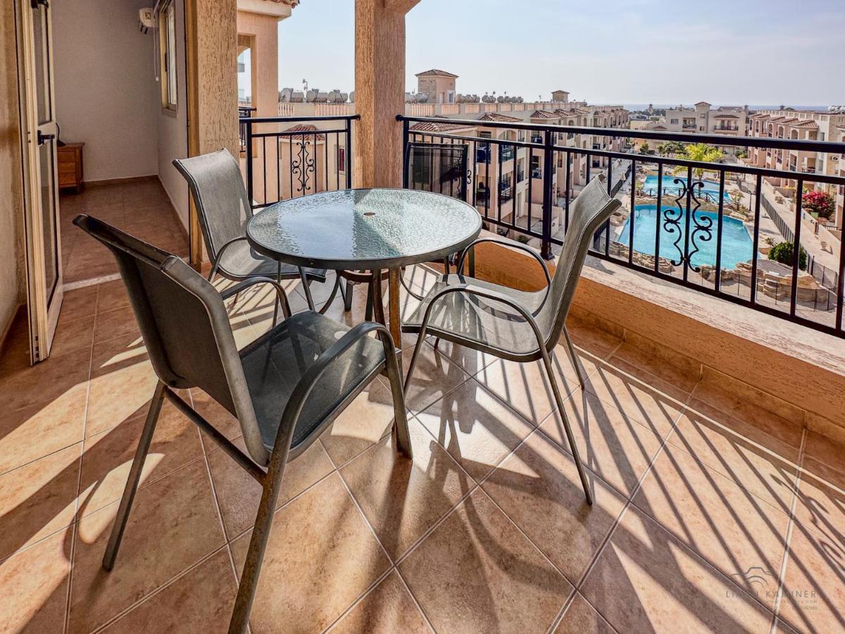 Royal Seacrest Crown-Jewel, 2B, Pools, Sea, Center Appartement Paphos Buitenkant foto