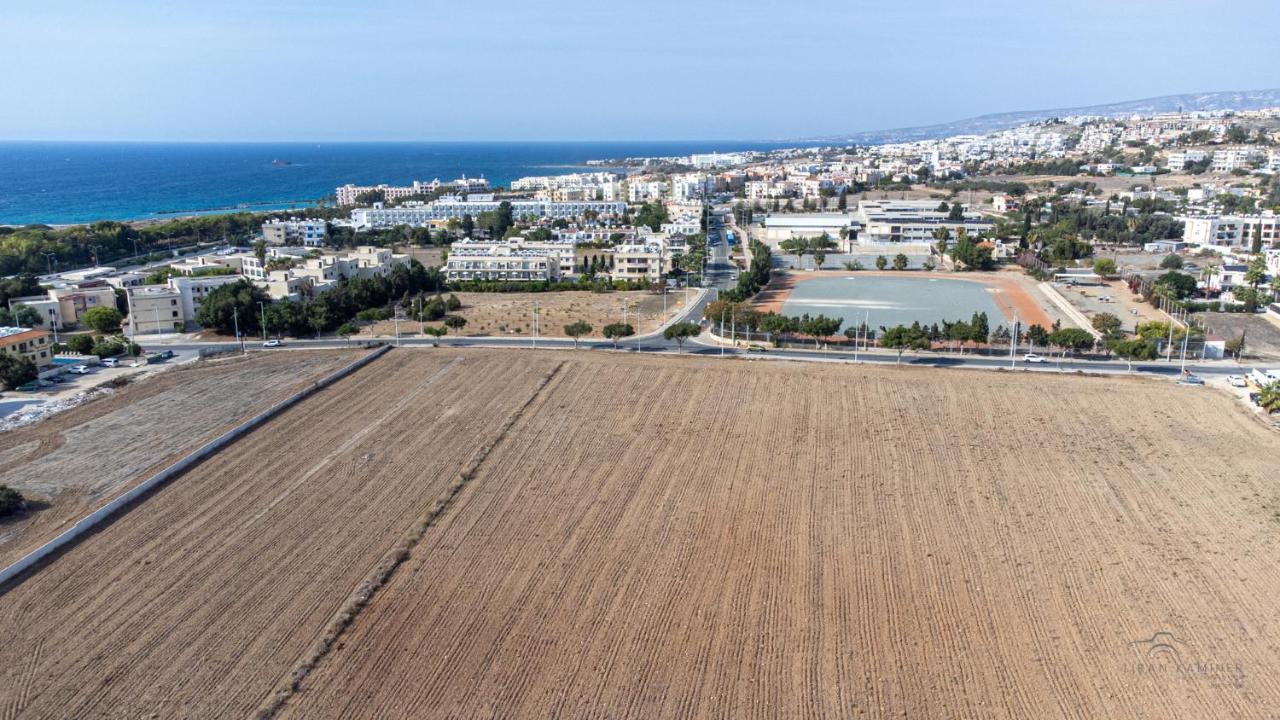 Royal Seacrest Crown-Jewel, 2B, Pools, Sea, Center Appartement Paphos Buitenkant foto