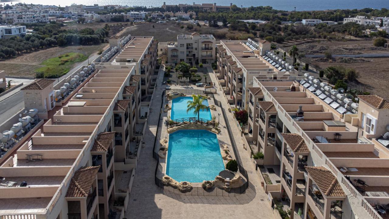Royal Seacrest Crown-Jewel, 2B, Pools, Sea, Center Appartement Paphos Buitenkant foto