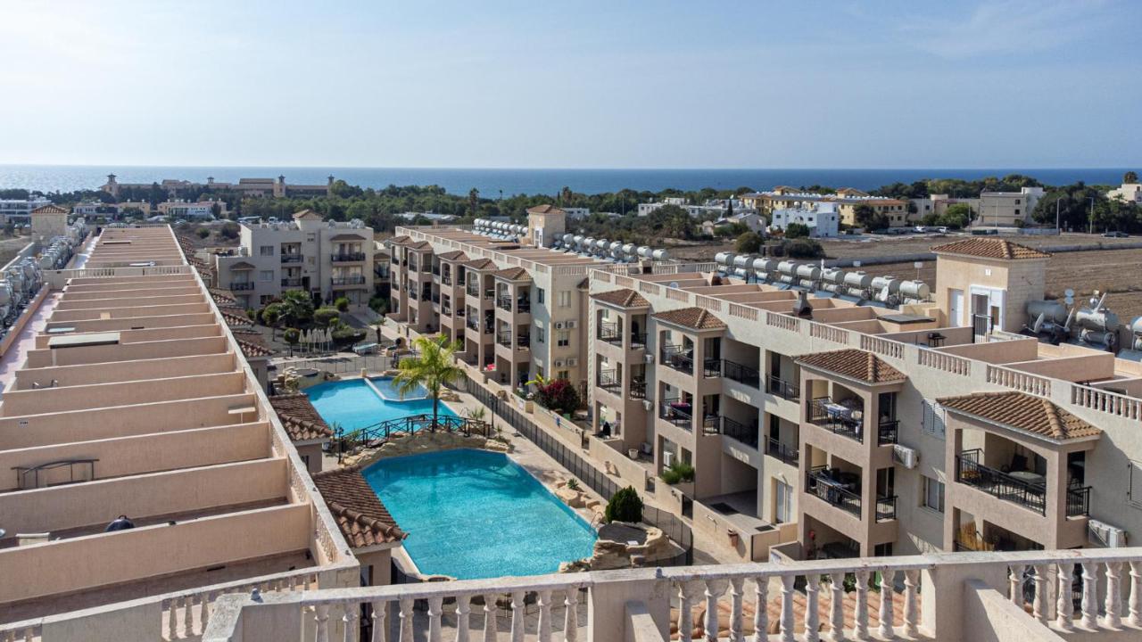 Royal Seacrest Crown-Jewel, 2B, Pools, Sea, Center Appartement Paphos Buitenkant foto