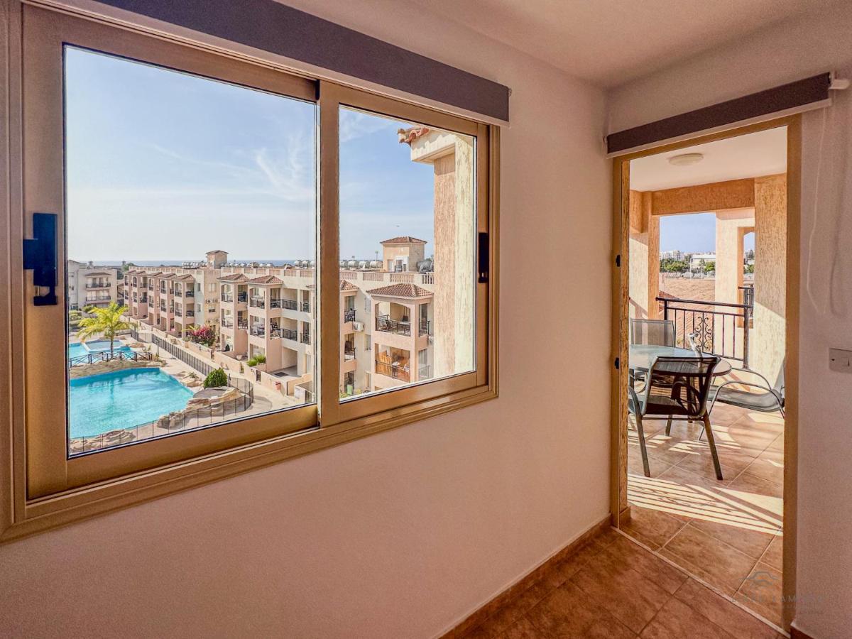 Royal Seacrest Crown-Jewel, 2B, Pools, Sea, Center Appartement Paphos Buitenkant foto